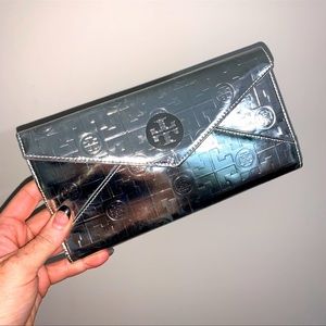 Super Chic Silver Tory Burch Clutch